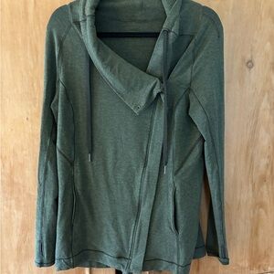 Women’s Lululemon Coast Easy Wrap Jacket Olive Green Asymmetrical Zip Size 8
